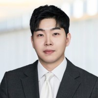Woosuk J.