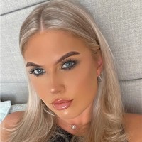 Neve Davies