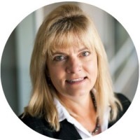 Julie Watts, Ea