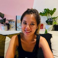 Yvonne Lay