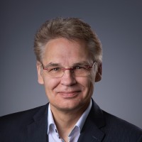 Dr. Arne Bayer
