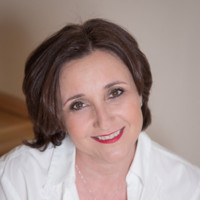 Zsuzsa Arnott