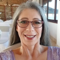 Leticia Lares