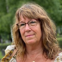 Yvonne Loob
