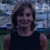 Toni Fecteau