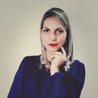 Ana Cláudia Oliveira Santos