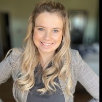 Dr. Jasmin Schönzart