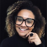 Aline Dores