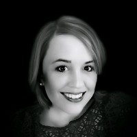 Laura Mills