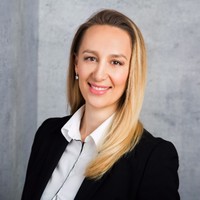 Nina Dracker, Mba