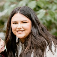 Isabella Flores, Phr