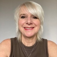 Suzanne Binns
