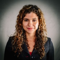 Cristina Dos Santos, Pe
