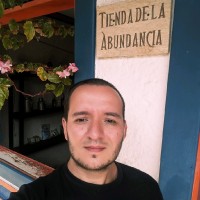 Jhon L.