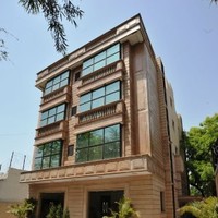 HOTEL EMARALD