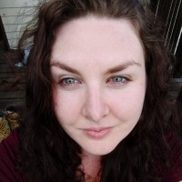 Nicholle Lowe