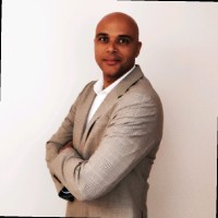 Roberto L. Victoria