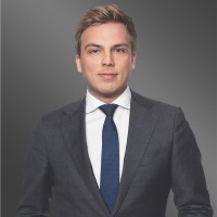 Dr. Lukas Hackmann