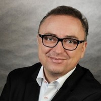 Dr. Matthias Starke