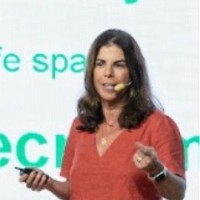 Claudia Fernandes