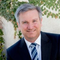 Simon Banks