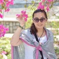 Elaine Hou