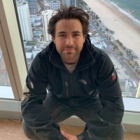 Esteban Palominos Pose