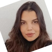 Claudia Lins