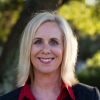 Elizabeth R Murphy