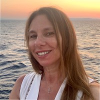Lynn Andrews
