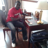 James Ayuk oben
