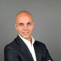 Loris Centola