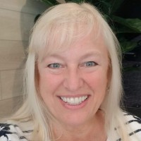 Karen Akers