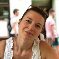 Dr. Bernadett Toth
