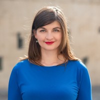 Dr. Julia Uznanski, LL.B.