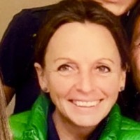 caroline esselaar