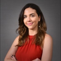 Julia Prado, Cfa