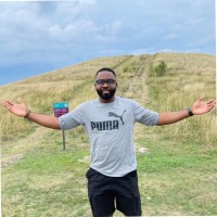 Uchenna Uju, Mes