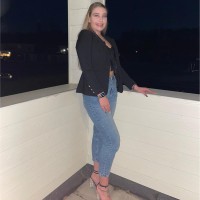 Melany Binsbergen