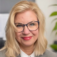 Sara Bennett, Mba