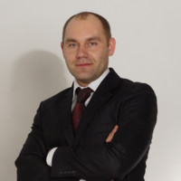 Олег Комаров