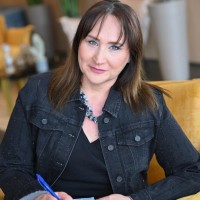 Yelena Lakser