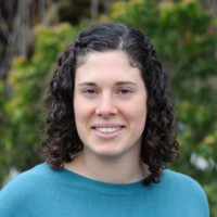 Lisa Thompson, Pe