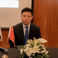 Hujun Li