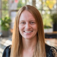 Kyra Hauser, Pe