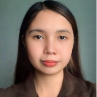 Lheynie Rose Pose