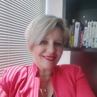 Elaine Albuquerque
