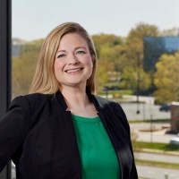 Lisa Pamperin, Mba