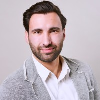 Maximilian Enrique Tilting