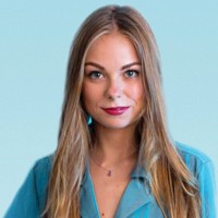 Estelle R.